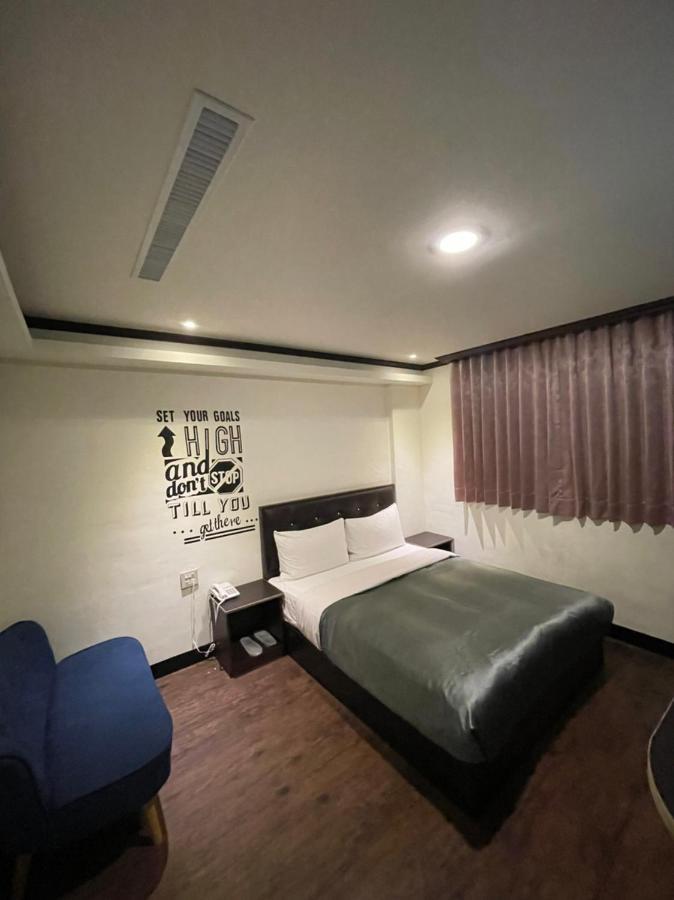Holiday Business Hotel Taitung Ngoại thất bức ảnh