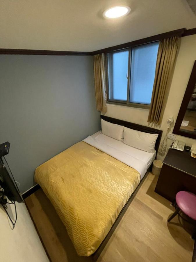 Holiday Business Hotel Taitung Ngoại thất bức ảnh