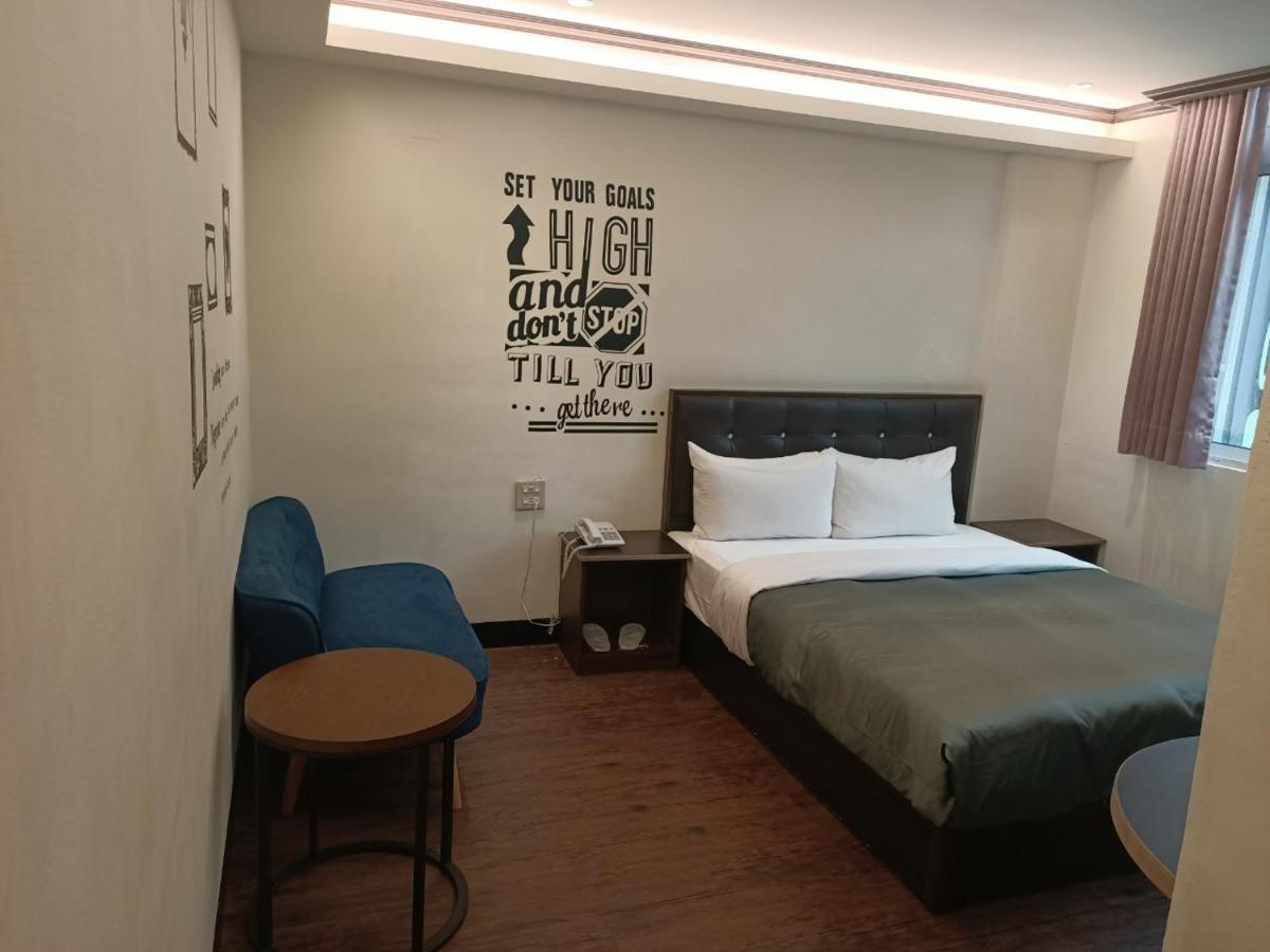 Holiday Business Hotel Taitung Ngoại thất bức ảnh