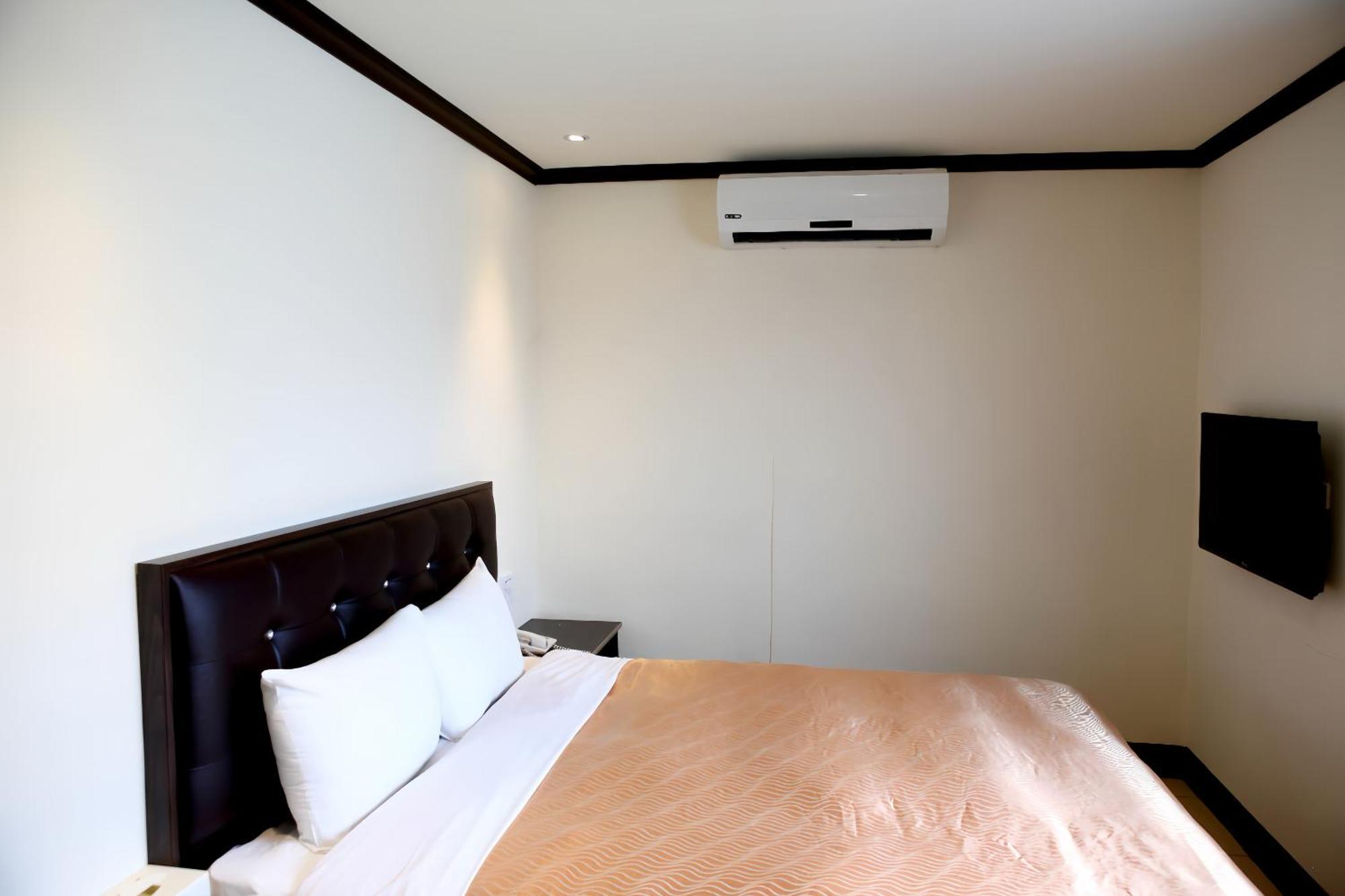 Holiday Business Hotel Taitung Ngoại thất bức ảnh